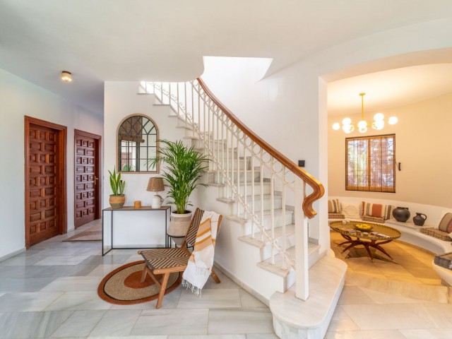 4 Bedrooms Villa in New Golden Mile