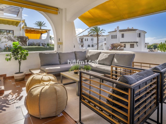 2 Bedrooms Apartment in Nueva Andalucía
