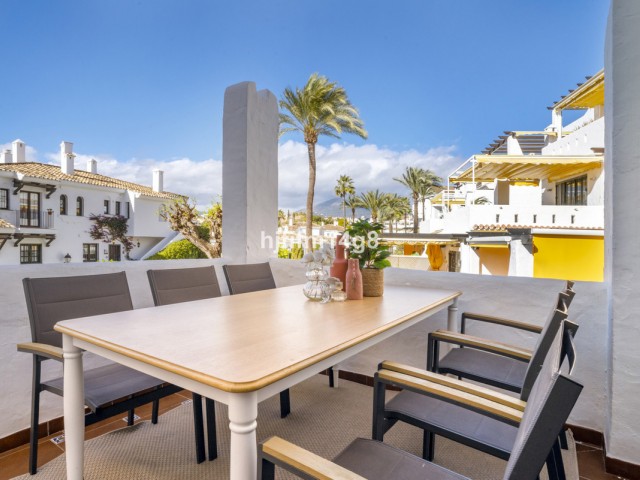 2 Bedrooms Apartment in Nueva Andalucía