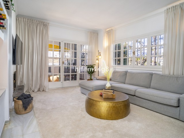 2 Bedrooms Apartment in Nueva Andalucía