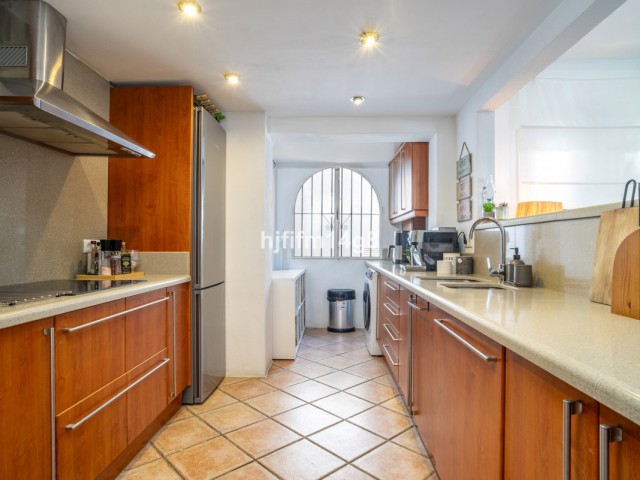 2 Bedrooms Apartment in Nueva Andalucía