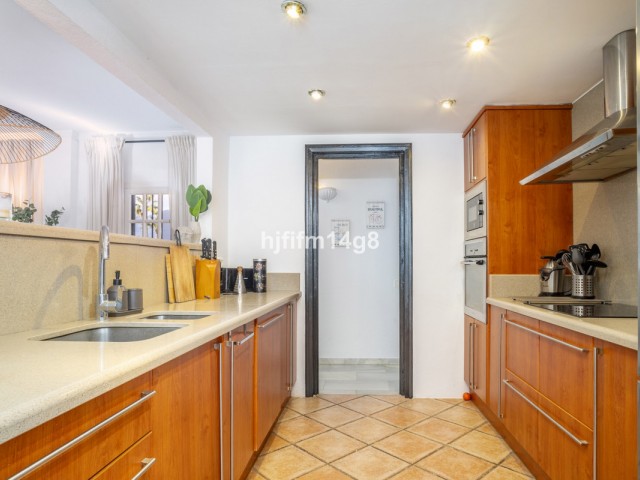 2 Bedrooms Apartment in Nueva Andalucía