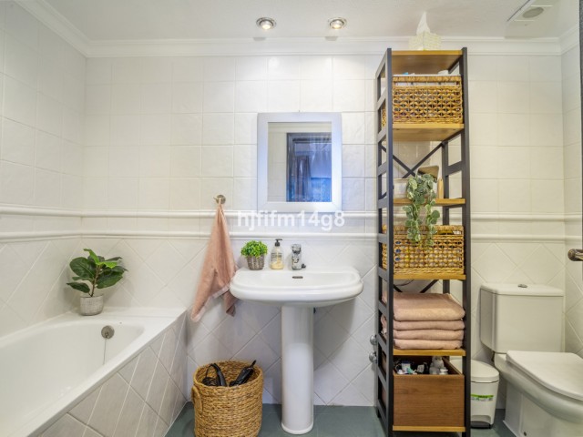 2 Bedrooms Apartment in Nueva Andalucía