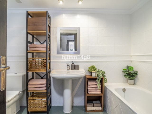 2 Bedrooms Apartment in Nueva Andalucía