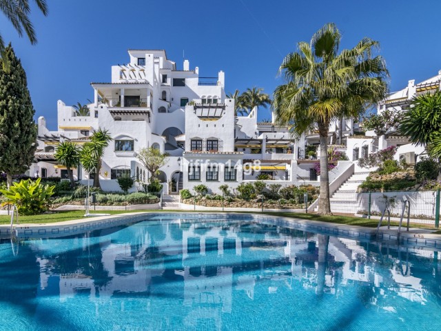 2 Bedrooms Apartment in Nueva Andalucía