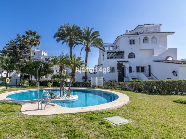 2 Bedrooms Apartment in Nueva Andalucía