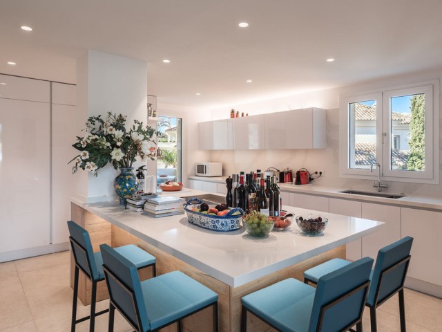 3 Bedrooms Apartment in Nueva Andalucía