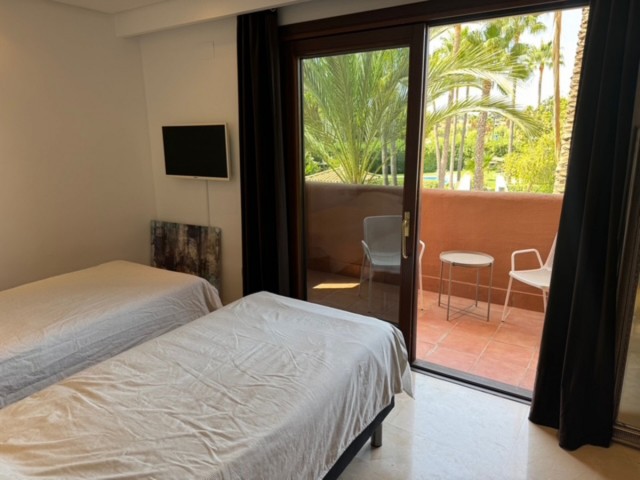 Apartamento con 2 Dormitorios  en Estepona