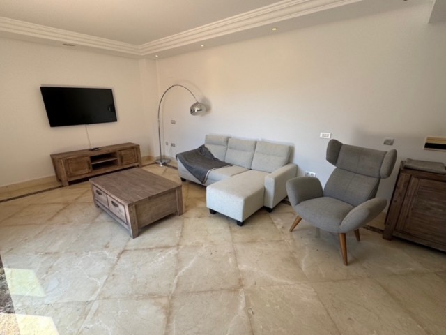 Apartamento con 2 Dormitorios  en Estepona