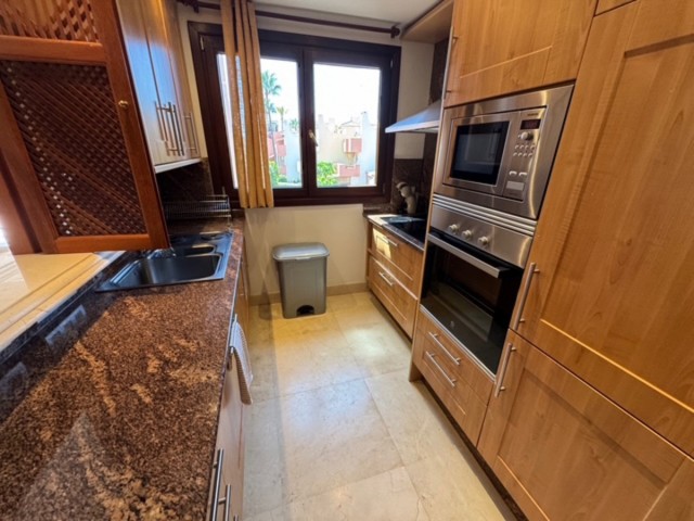 Apartamento con 2 Dormitorios  en Estepona