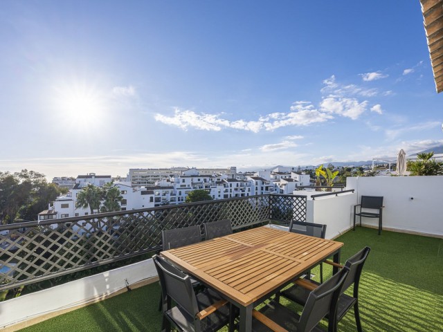 4 Bedrooms Apartment in Puerto Banús