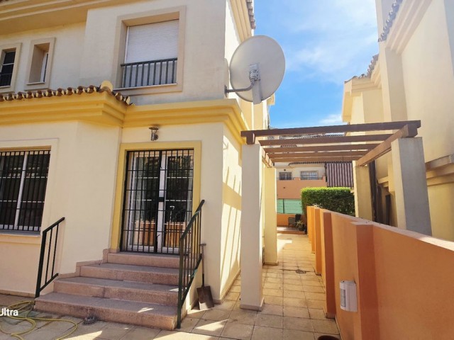 3 Bedrooms Townhouse in Los Pacos