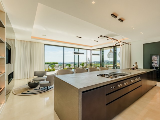 8 Bedrooms Villa in Benahavís