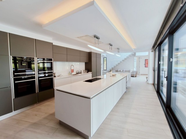 Villa avec 5 Chambres  à San Roque Club