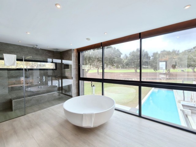 Villa avec 5 Chambres  à San Roque Club