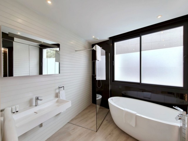 Villa avec 5 Chambres  à San Roque Club