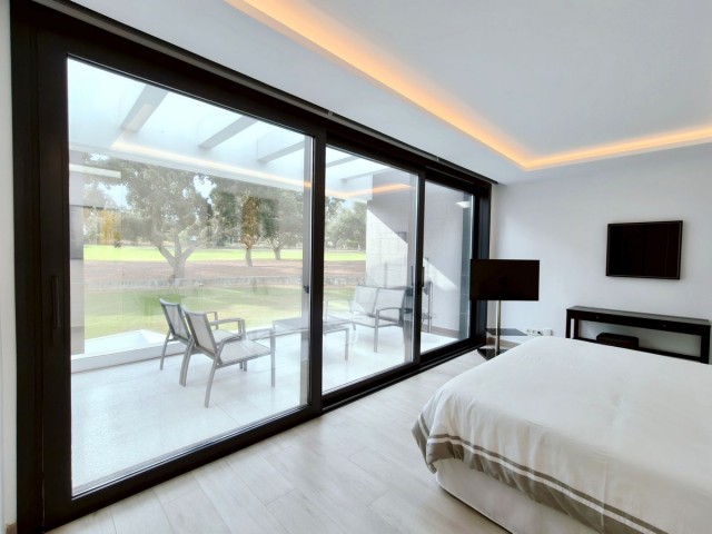 Villa avec 5 Chambres  à San Roque Club