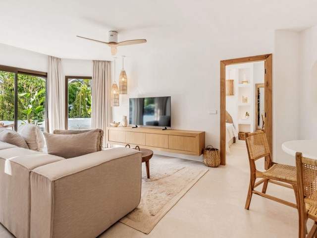 2 Bedrooms Apartment in Elviria