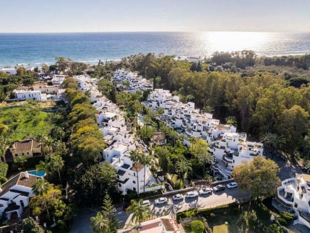 2 Bedrooms Apartment in Elviria