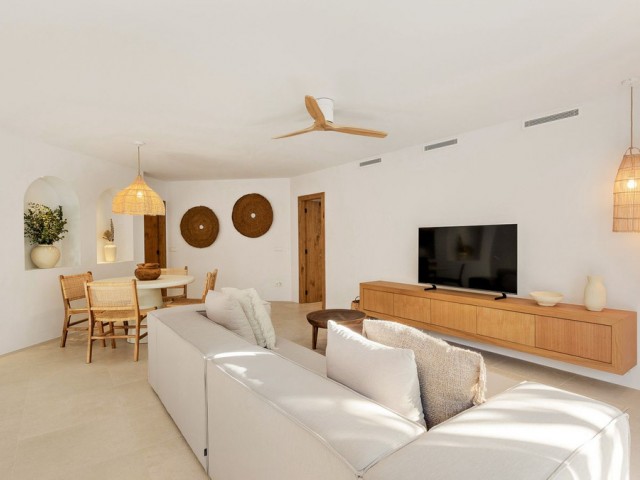 2 Bedrooms Apartment in Elviria