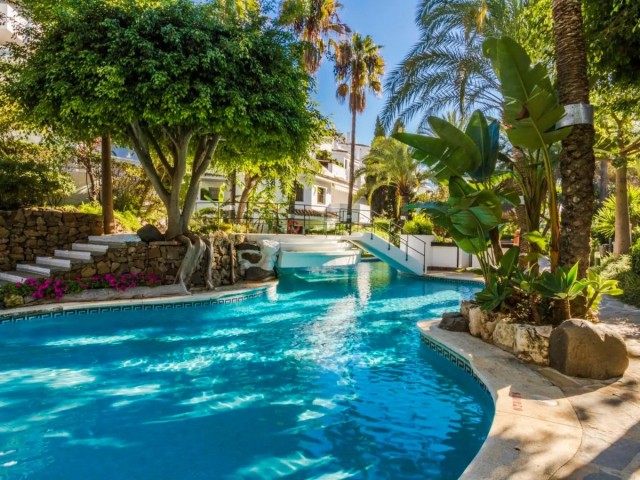 2 Bedrooms Apartment in Elviria