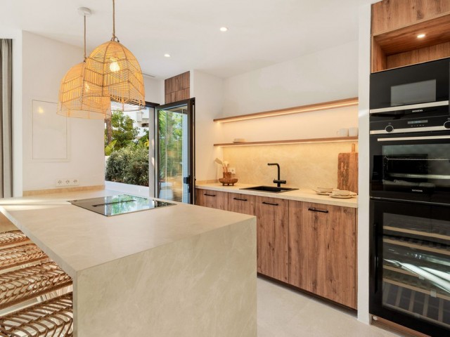 2 Bedrooms Apartment in Elviria