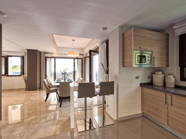 5 Bedrooms Villa in Benahavís