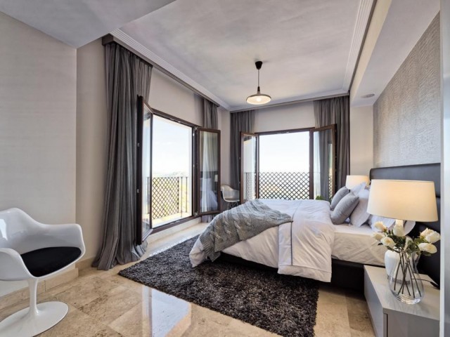 5 Bedrooms Villa in Benahavís