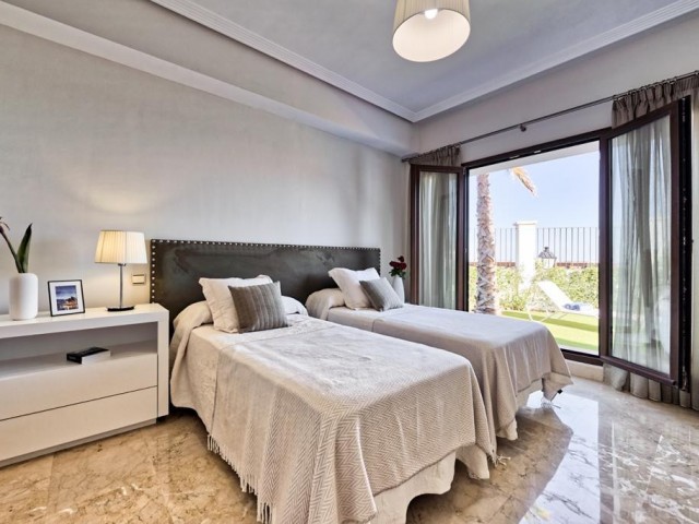 5 Bedrooms Villa in Benahavís