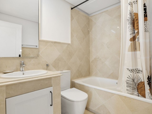 Apartamento con 3 Dormitorios  en Aloha