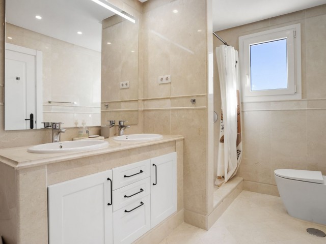 Apartamento con 3 Dormitorios  en Aloha