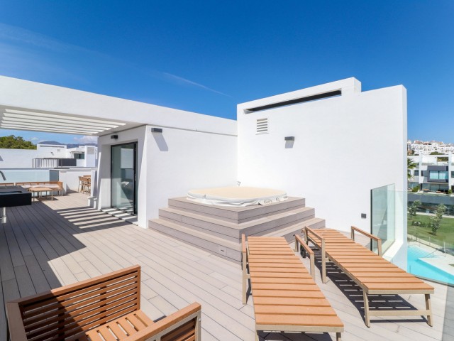 3 Bedrooms Townhouse in Estepona