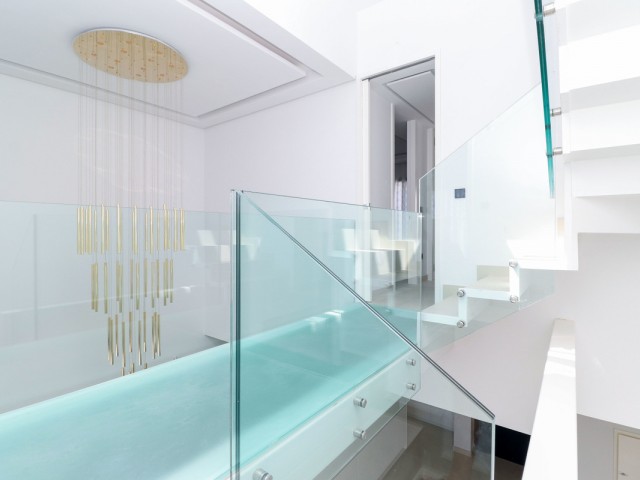 3 Bedrooms Townhouse in Estepona