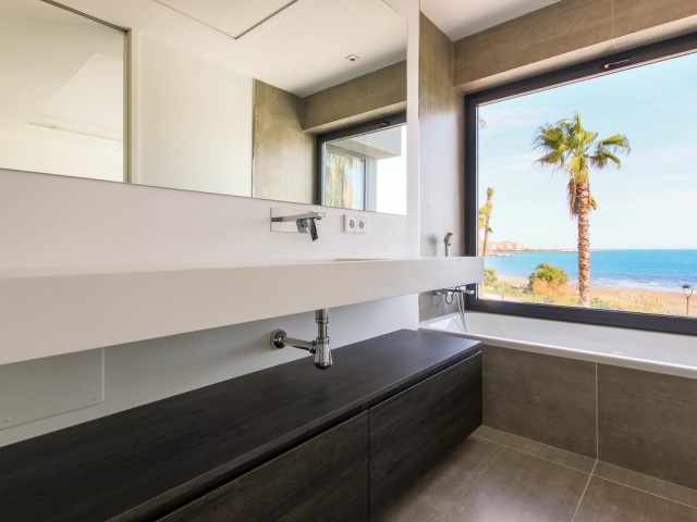 3 Bedrooms Townhouse in Estepona