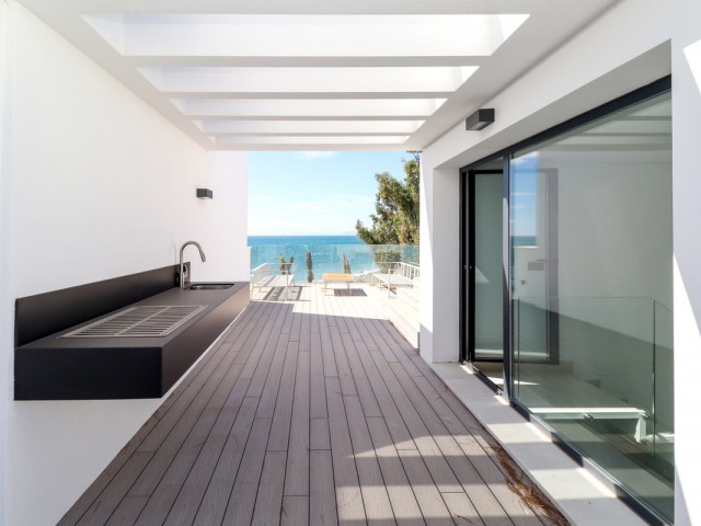 3 Bedrooms Townhouse in Estepona