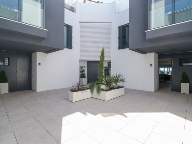 3 Bedrooms Townhouse in Estepona