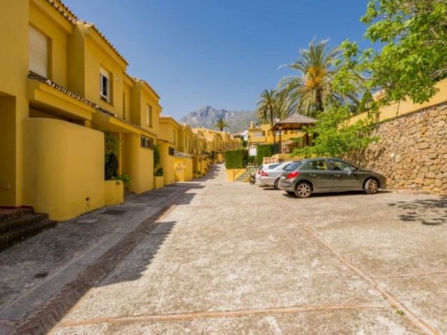 3 Slaapkamer Rijtjeshuis in Marbella