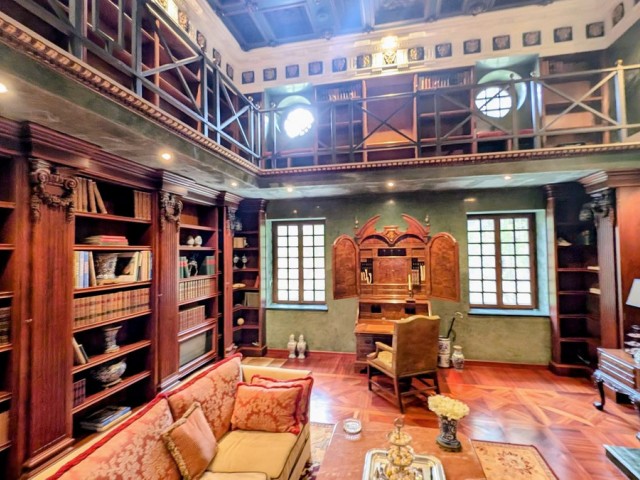 16 Bedrooms Villa in Sotogrande