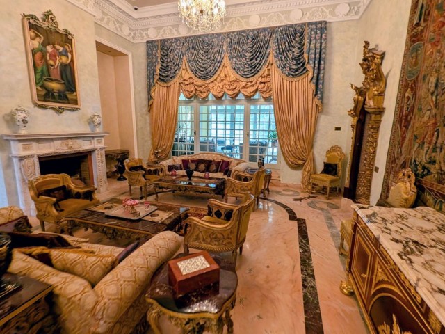 16 Bedrooms Villa in Sotogrande