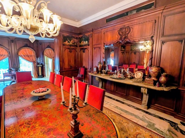 16 Bedrooms Villa in Sotogrande