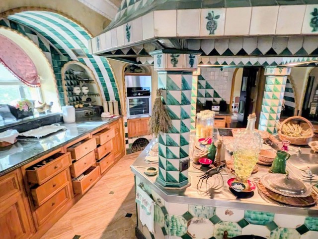 16 Bedrooms Villa in Sotogrande