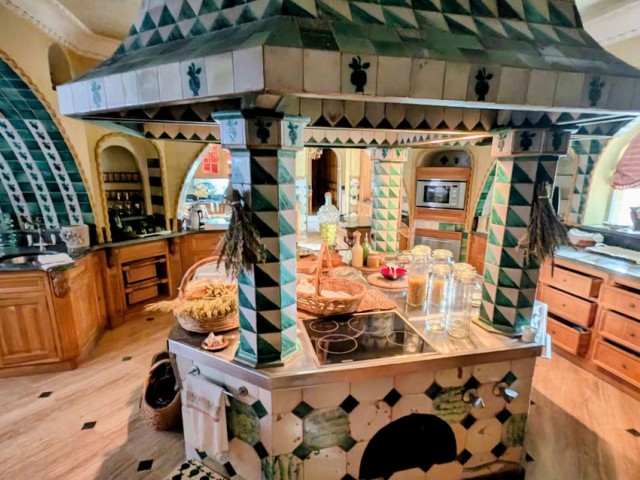 16 Bedrooms Villa in Sotogrande