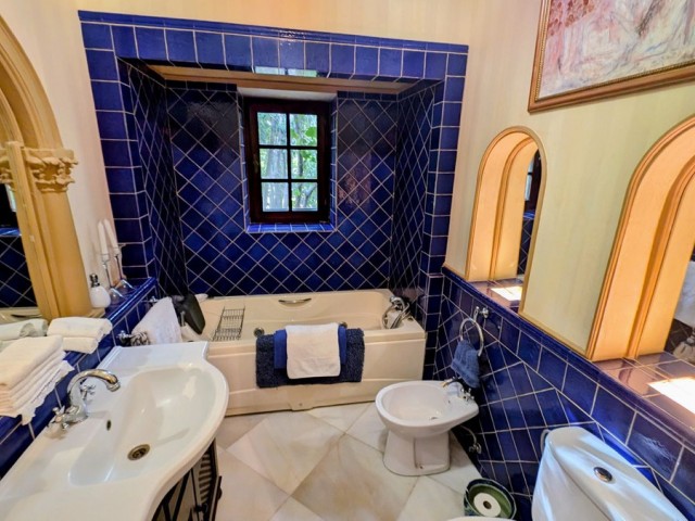 16 Bedrooms Villa in Sotogrande