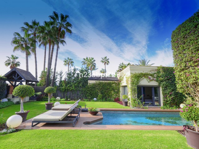 4 Bedrooms Villa in Puerto Banús