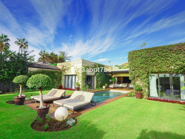 4 Bedrooms Villa in Puerto Banús