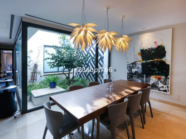 Villa avec 4 Chambres  à Puerto Banús