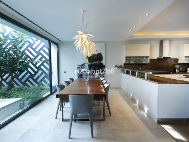 Villa avec 4 Chambres  à Puerto Banús
