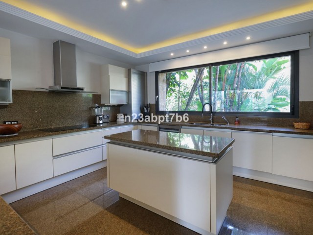 Villa avec 4 Chambres  à Puerto Banús