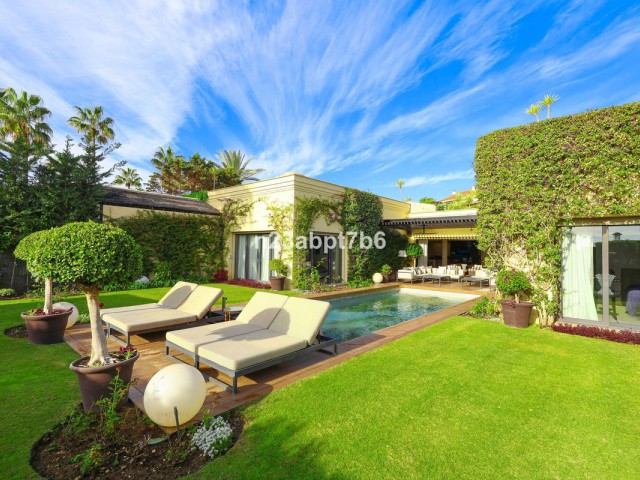 Villa avec 4 Chambres  à Puerto Banús