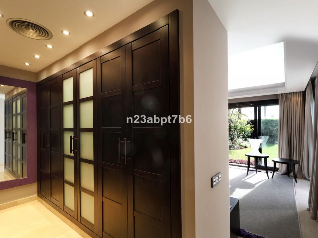 Villa avec 4 Chambres  à Puerto Banús